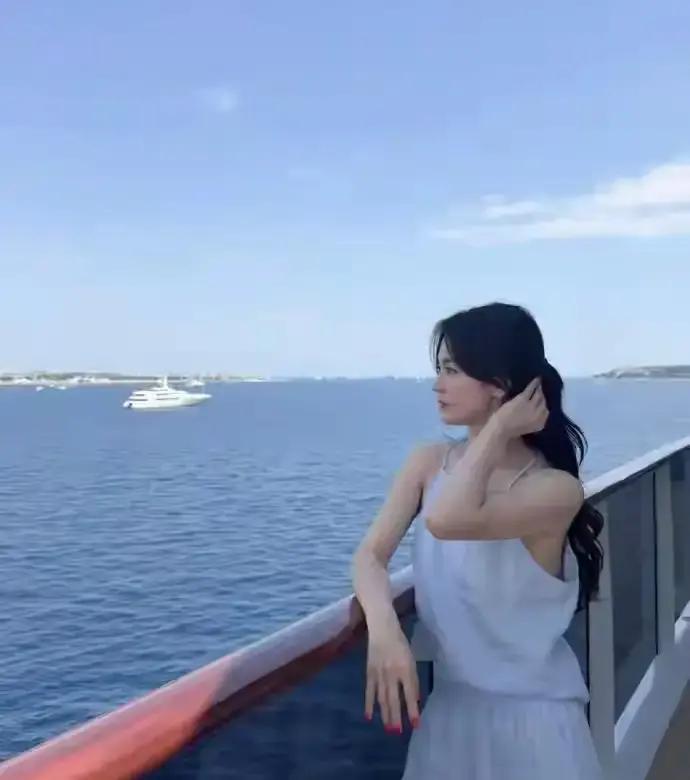 宋慧乔的松弛感穿搭，为什么看着简单却高级？