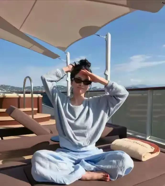 宋慧乔的松弛感穿搭，为什么看着简单却高级？