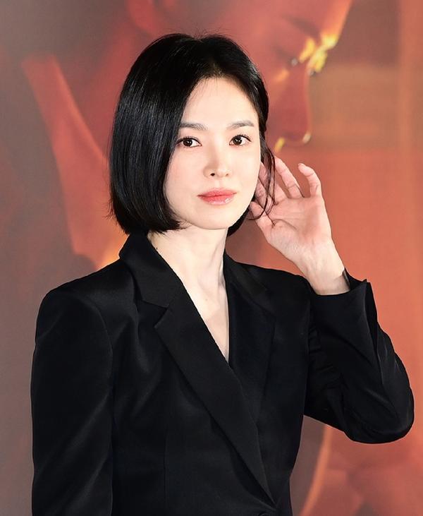 宋慧乔新公司签约 申宰浩 二十年来历合作_宋慧乔